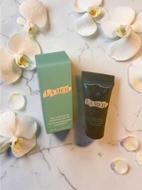 La Mer Revitalizing Hydrating Serum - Mint Green & Dark Gray Packaging